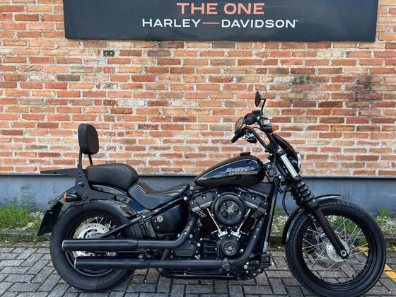 HARLEY-DAVIDSON SOFTAIL STREET BOB 
