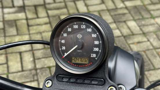 HARLEY-DAVIDSON-SPORTSTER XL 883N IRON-2016