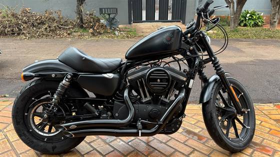 HARLEY-DAVIDSON SPORTSTER IRON 883 