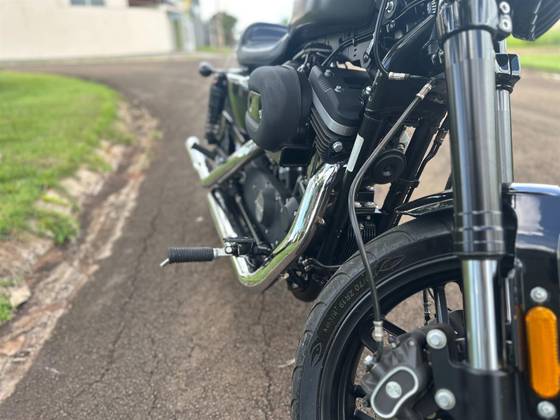 HARLEY-DAVIDSON SPORTSTER ROADSTER 