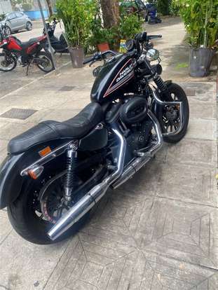 HARLEY-DAVIDSON-SPORTSTER XL 883 R-2010