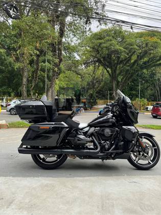 HARLEY-DAVIDSON STREET GLIDE ULTRA 