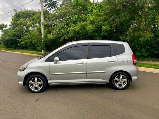 HONDA-FIT-2006