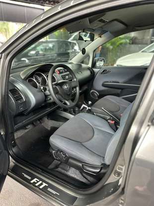 HONDA-FIT-2005