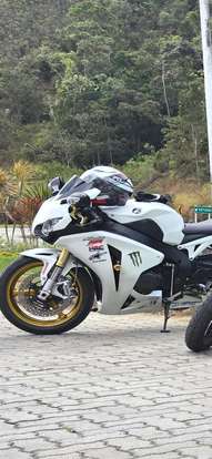 HONDA-CBR 1000RR-2010