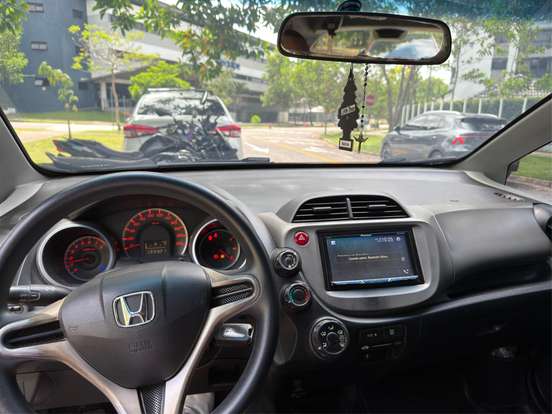 HONDA-FIT-2010