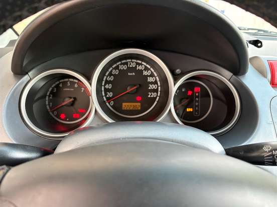HONDA-FIT-2004