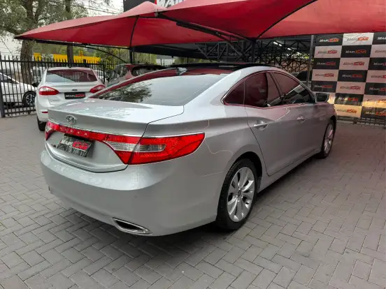 HYUNDAI-AZERA-3.0 MPFI GLS V6 24V GASOLINA 4P AUTOMÁTICO HYUNDAI-AZERA-2012