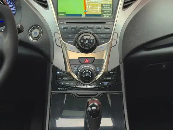 HYUNDAI-AZERA-3.0 MPFI GLS V6 24V GASOLINA 4P AUTOMÁTICO HYUNDAI-AZERA-2012