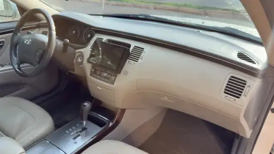 HYUNDAI-AZERA-2010