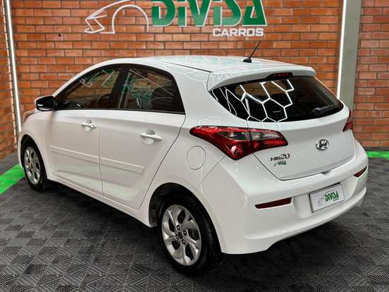 HYUNDAI-HB20-2015