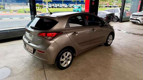 HYUNDAI-HB20-2015