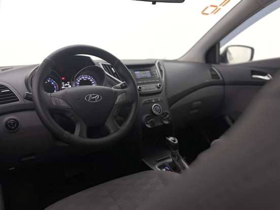 HYUNDAI-HB20S-1.6 COMFORT PLUS 16V FLEX 4P AUTOMÁTICO HYUNDAI-HB20S-2015