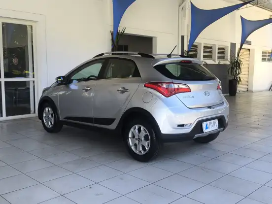 HYUNDAI-HB20X-1.6 16V PREMIUM FLEX 4P AUTOMÁTICO HYUNDAI-HB20X-2014
