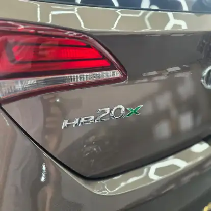 HYUNDAI-HB20X-2016