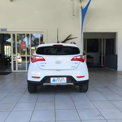 HYUNDAI-HB20X-2015