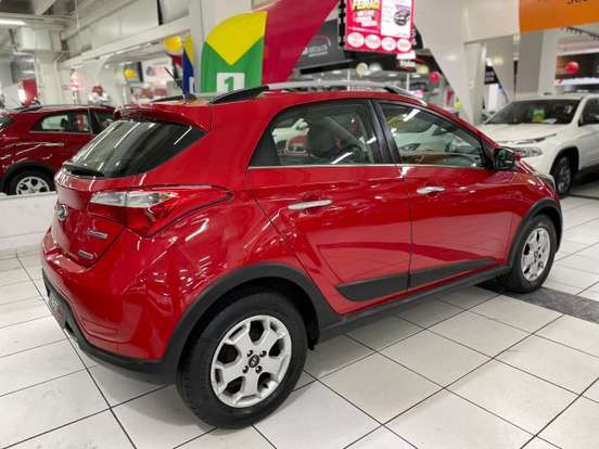 HYUNDAI-HB20X-1.6 16V PREMIUM FLEX 4P AUTOMÁTICO HYUNDAI-HB20X-2014