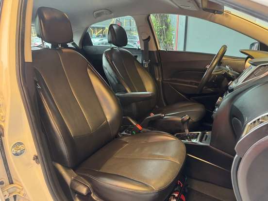 HYUNDAI-HB20X-1.6 16V PREMIUM FLEX 4P AUTOMÁTICO HYUNDAI-HB20X-2015