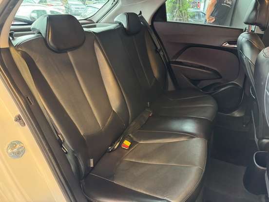 HYUNDAI-HB20X-2015