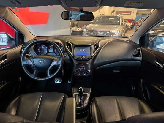 HYUNDAI-HB20X-1.6 16V PREMIUM FLEX 4P AUTOMÁTICO HYUNDAI-HB20X-2015