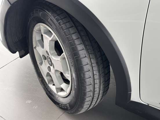 HYUNDAI-HB20X-1.6 16V PREMIUM FLEX 4P AUTOMÁTICO HYUNDAI-HB20X-2015