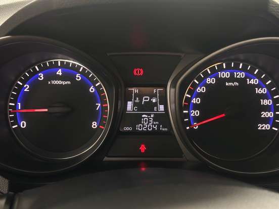 HYUNDAI-HB20X-2015