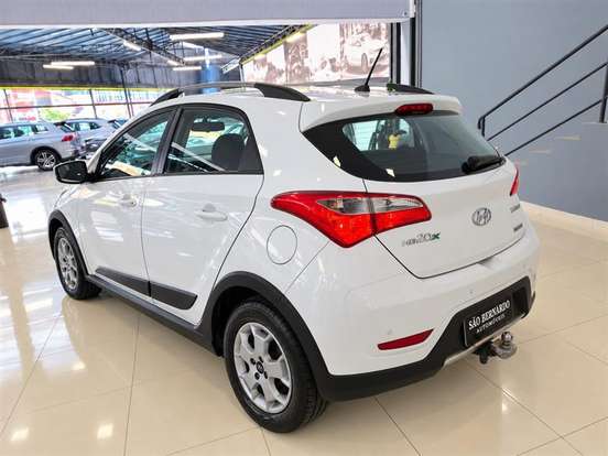 HYUNDAI-HB20X-2015