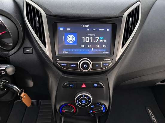 HYUNDAI-HB20X-2015
