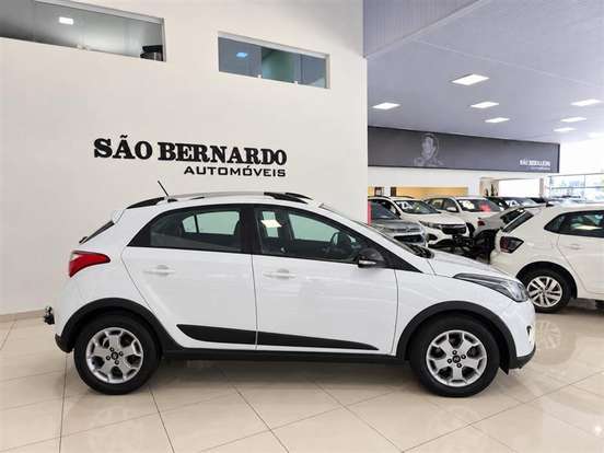 HYUNDAI-HB20X-2015