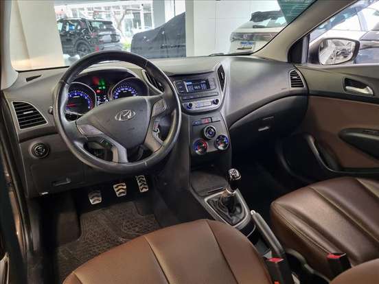 HYUNDAI-HB20X-2017