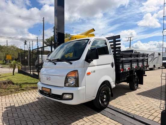 HYUNDAI-HR-2.5 LONGO SEM CAÇAMBA 4X2 16V 130CV TURBO INTERCOOLER DIESEL 2P MANUAL HYUNDAI-HR-2017