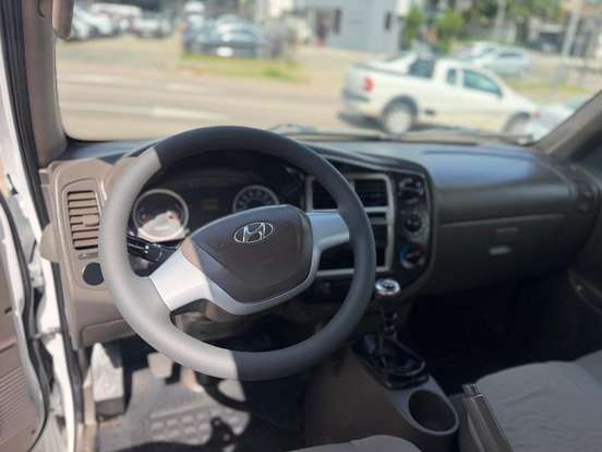 HYUNDAI-HR-2.5 LONGO SEM CAÇAMBA 4X2 16V 130CV TURBO INTERCOOLER DIESEL 2P MANUAL HYUNDAI-HR-2017