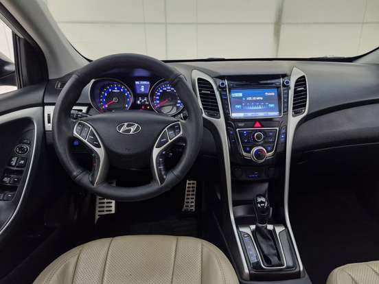 HYUNDAI-I30-1.8 MPI 16V GASOLINA 4P AUTOMATICO HYUNDAI-I30-2015