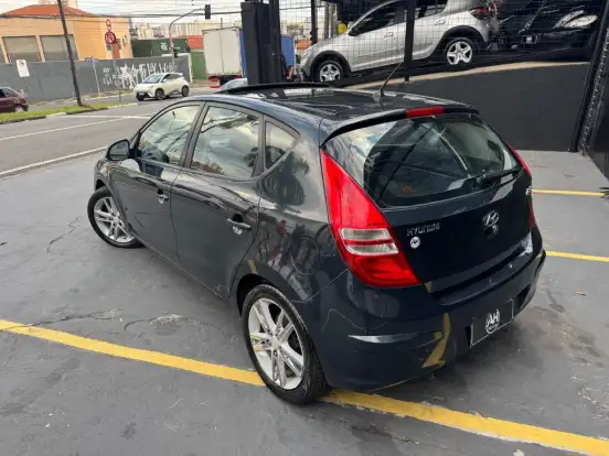 HYUNDAI-I30-2.0 MPFI GLS 16V GASOLINA 4P AUTOMÁTICO HYUNDAI-I30-2009