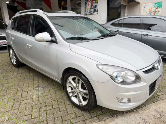 HYUNDAI-I30 CW-2.0 MPFI GLS 16V GASOLINA 4P AUTOMÁTICO HYUNDAI-I30 CW-2011