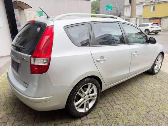 HYUNDAI-I30 CW-2.0 MPFI GLS 16V GASOLINA 4P AUTOMÁTICO HYUNDAI-I30 CW-2011
