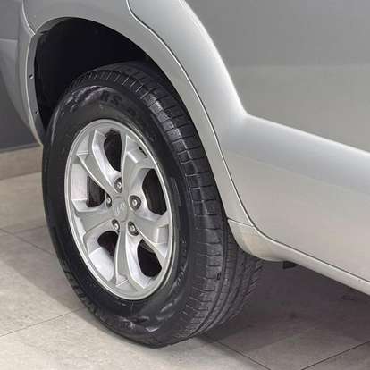 HYUNDAI-TUCSON-2011
