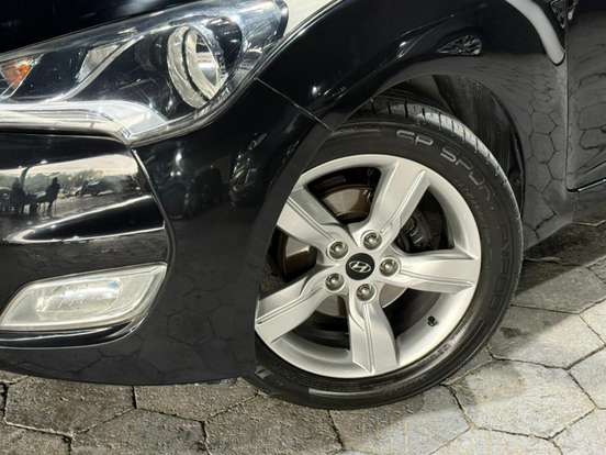 HYUNDAI-VELOSTER-2011