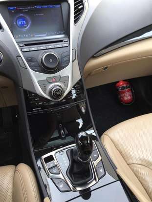 HYUNDAI-AZERA-2011