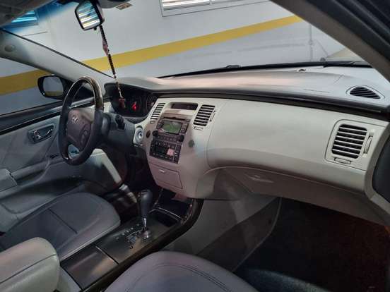 HYUNDAI-AZERA-2010
