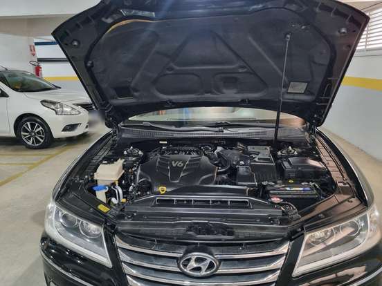 HYUNDAI-AZERA-2010