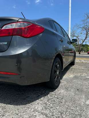 HYUNDAI-HB20S-2015