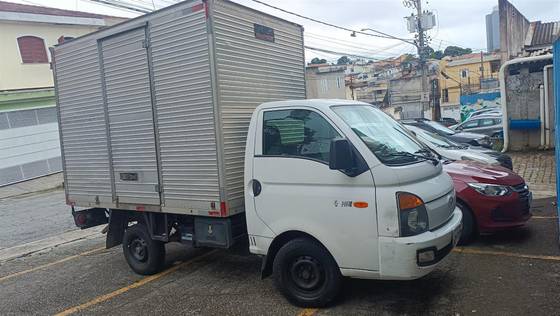 HYUNDAI HR 2.5 LONGO SEM CAÇAMBA 4X2 16V 130CV TURBO INTERCOOLER DIESEL 2P MANUAL