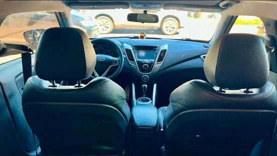 HYUNDAI-VELOSTER-2011