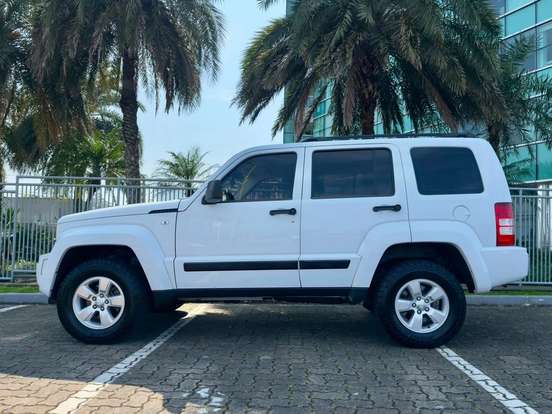 JEEP-CHEROKEE-3.7 SPORT 4X4 V6 12V GASOLINA 4P AUTOMÁTICO JEEP-CHEROKEE-2012
