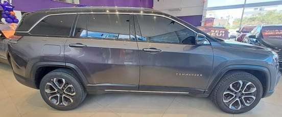 JEEP-COMMANDER-2023