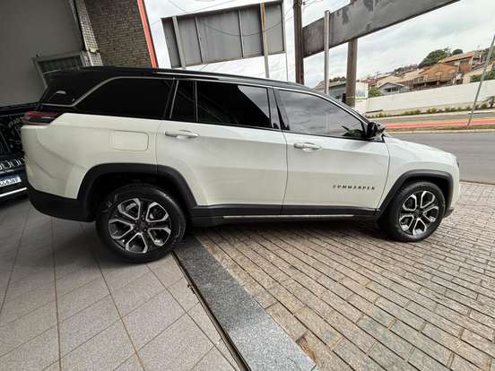 JEEP-COMMANDER-2025