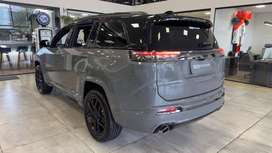JEEP-COMMANDER-2.0 HURRICANE 4 TURBO GASOLINA BLACKHAWK AT9 JEEP-COMMANDER-2025