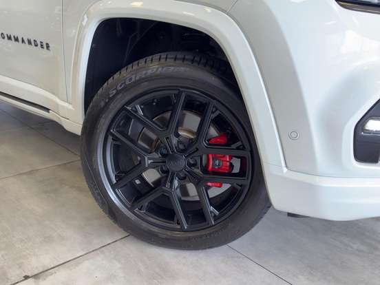JEEP-COMMANDER-2.0 HURRICANE 4 TURBO GASOLINA BLACKHAWK AT9 JEEP-COMMANDER-2025