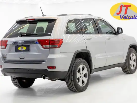 JEEP-GRAND CHEROKEE-3.6 LAREDO 4X4 V6 24V GASOLINA 4P AUTOMÁTICO JEEP-GRAND CHEROKEE-2011